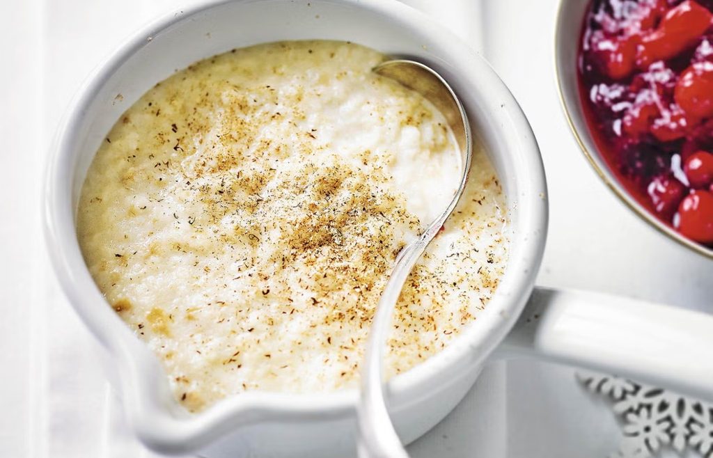 Traditional British bread sauce served in a bowl
